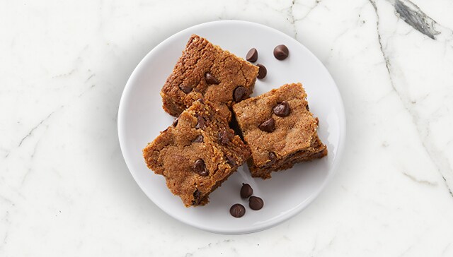 Paleo Tahini Chocolate Chip Cookie Bars